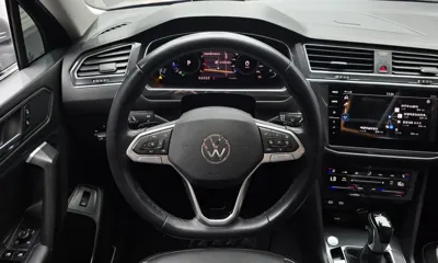 Volkswagen Tiguan 2022, 46248 км, за 17255.97 USD - фото 13