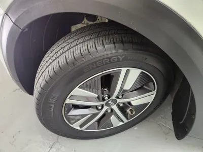 Kia Niro 2020, 60833 км, за 11567.96 USD