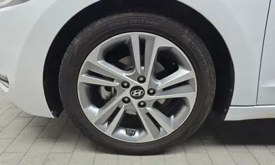Hyundai Avante 2018, 99904 км, за 5807.73 USD