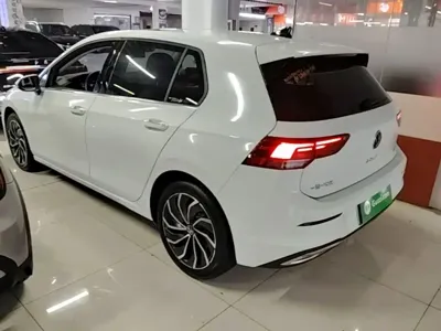 Volkswagen Golf 2021, 42600 км, за 11463.25 USD