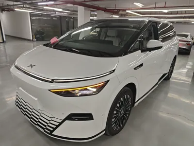 Xpeng X9 · 2025 год