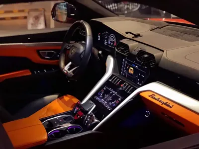 Lamborghini Urus 2019, 60000 км, за 248494.3 USD