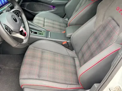 Volkswagen Golf GTI 2024, 21900 км, за 23071.95 USD - фото 8