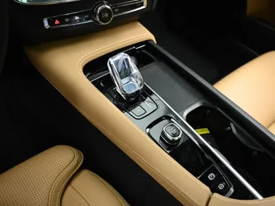 Volvo V90 2024, 10684 км, за 37490.14 USD - фото 9