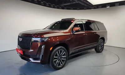 Cadillac Escalade · 2022 год