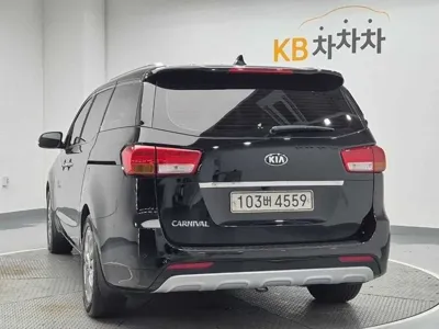 Kia Canival 2017, 121585 км, за 5382.7 USD