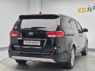 Kia Canival 2017, 121585 км, за 5382.7 USD