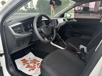Volkswagen Polo 2023, 25000 км, за 7820.63 USD