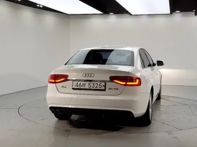 Audi A4 2015, 88588 км, за 4482.18 USD