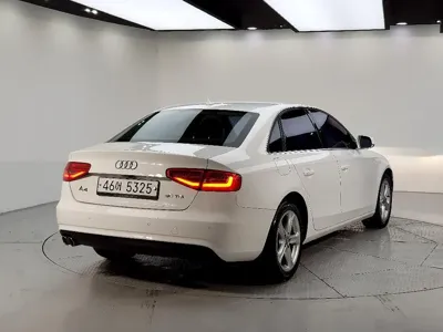 Audi A4 2015, 88588 км, за 4482.18 USD
