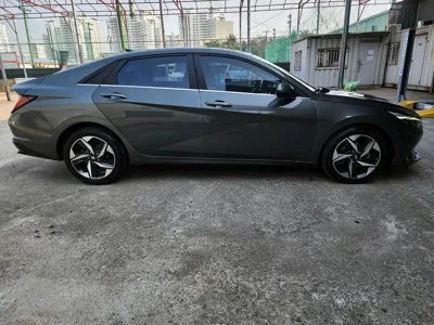 Hyundai Avante 2021, 122595 км, за 9184.01 USD