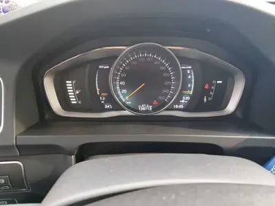 Volvo V60 2016, 138100 км, за 7497.73 USD