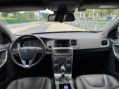Volvo V60 2016, 138100 км, за 7497.73 USD - фото 14