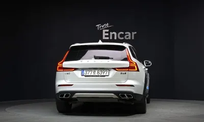 Volvo V60 2021, 42636 км, за 23419.22 USD