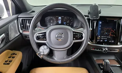 Volvo V60 2021, 42636 км, за 23419.22 USD - фото 13