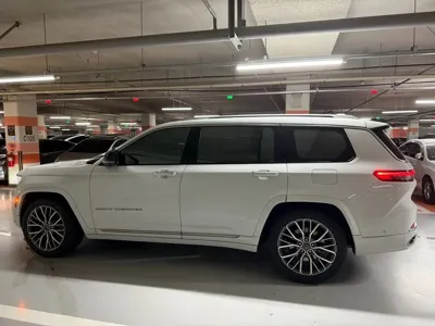 Jeep Cherokee 2023, 50000 км, за 39524.14 USD