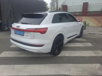 Audi e-tron 2022, 87346 км, за 28882.76 USD - фото 8