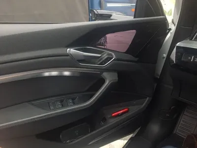 Audi e-tron 2022, 87346 км, за 28882.76 USD - фото 20