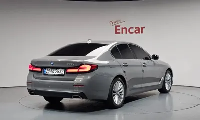 BMW 5-Series 2022, 76982 км, за 22671.02 USD