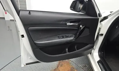 BMW 1-Series 2018, 66332 км, за 10444.22 USD - фото 24
