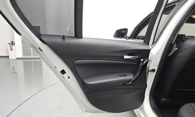 BMW 1-Series 2018, 66332 км, за 10444.22 USD - фото 25