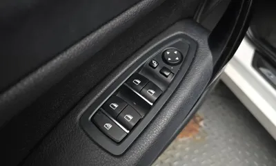 BMW 1-Series 2018, 66332 км, за 10444.22 USD - фото 28