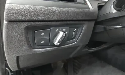 BMW 1-Series 2018, 66332 км, за 10444.22 USD - фото 32