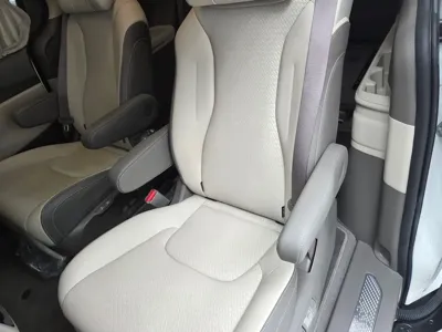 Kia Canival 2023, 47192 км, за 24907.2 USD - фото 9