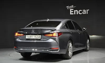 Lexus ES 2023, 82477 км, за 27953.18 USD