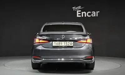 Lexus ES 2023, 82477 км, за 27953.18 USD