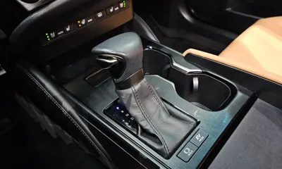 Lexus ES 2023, 82477 км, за 27953.18 USD - фото 9