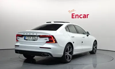 Volvo S60 2022, 41933 км, за 21671.62 USD