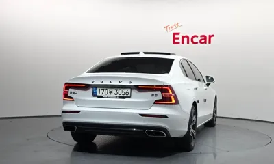 Volvo S60 2022, 41933 км, за 21671.62 USD