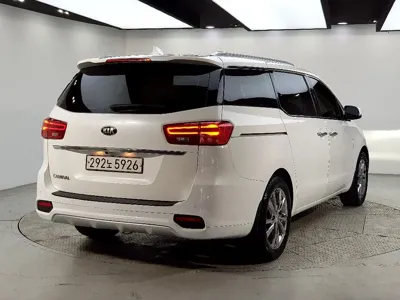 Kia Canival 2020, 118807 км, за 10043.32 USD