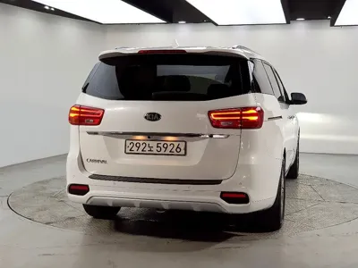 Kia Canival 2020, 118807 км, за 10043.32 USD