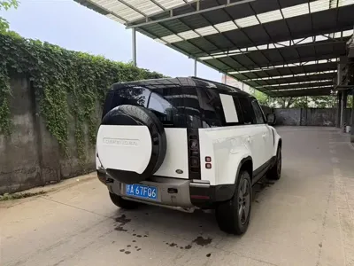 Land Rover Defender 2025, 23000 км, за 107265.37 USD