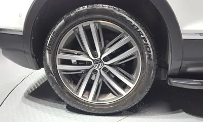 Volkswagen Tiguan 2023, 42916 км, за 41975.17 USD