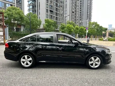 Volkswagen Lavida 2017, 100000 км, за 4225.72 USD