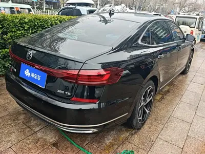 Volkswagen Passat 2024, 4100 км, за 20423.38 USD