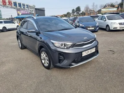 Kia Stonic 2018, 82039 км, за 6147.68 USD