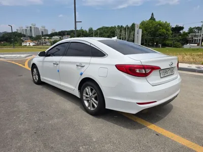Hyundai Sonata 2015, 295900 км, за 2947.35 USD