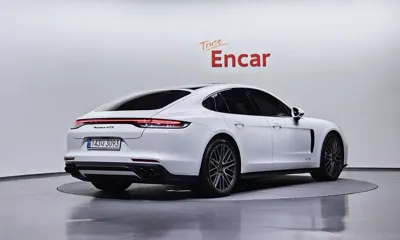 Porsche Panamera 2022, 3016 км, за 98000.55 USD