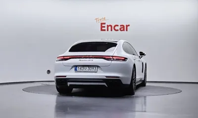 Porsche Panamera 2022, 3016 км, за 98000.55 USD