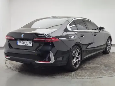 BMW 5-Series 2024, 22200 км, за 35779.37 USD
