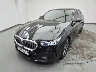BMW 5-Series 2024, 22200 км, за 35779.37 USD - фото 6