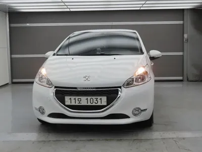 Peugeot 208 2015, 79629 км, за 2925.31 USD