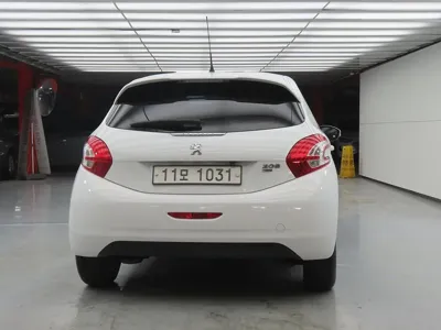 Peugeot 208 2015, 79629 км, за 2925.31 USD