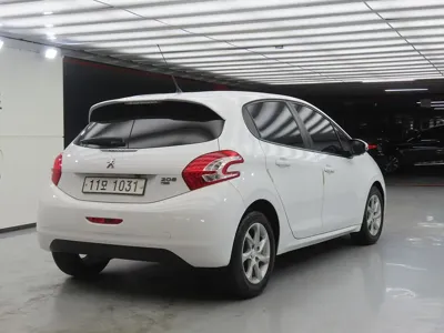 Peugeot 208 2015, 79629 км, за 2925.31 USD