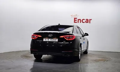 Hyundai Sonata 2015, 158073 км, за 4466.63 USD