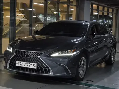 Lexus ES · 2023 год